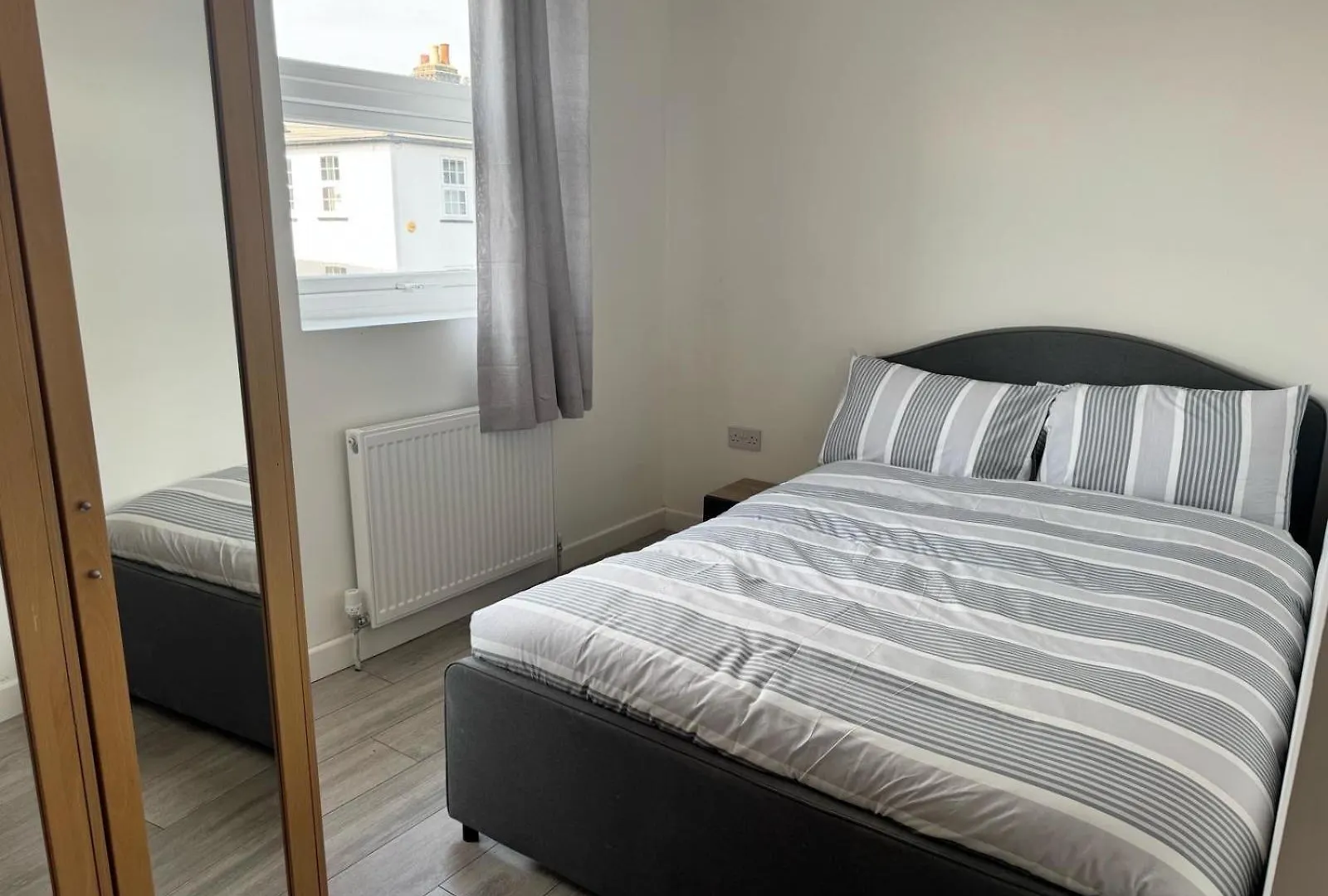 Three Double Rooms In Spacious Home Belvedere