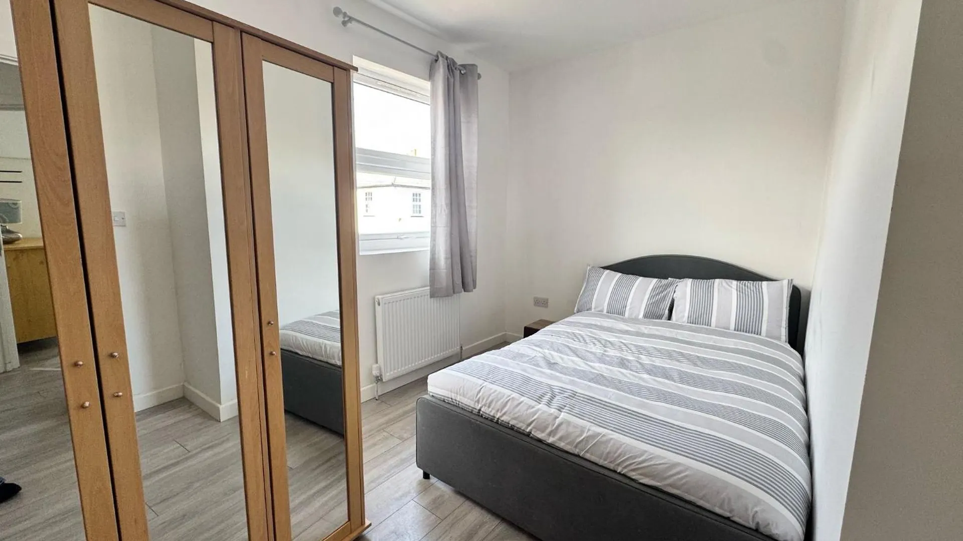 Three Double Rooms In Spacious Home Belvedere