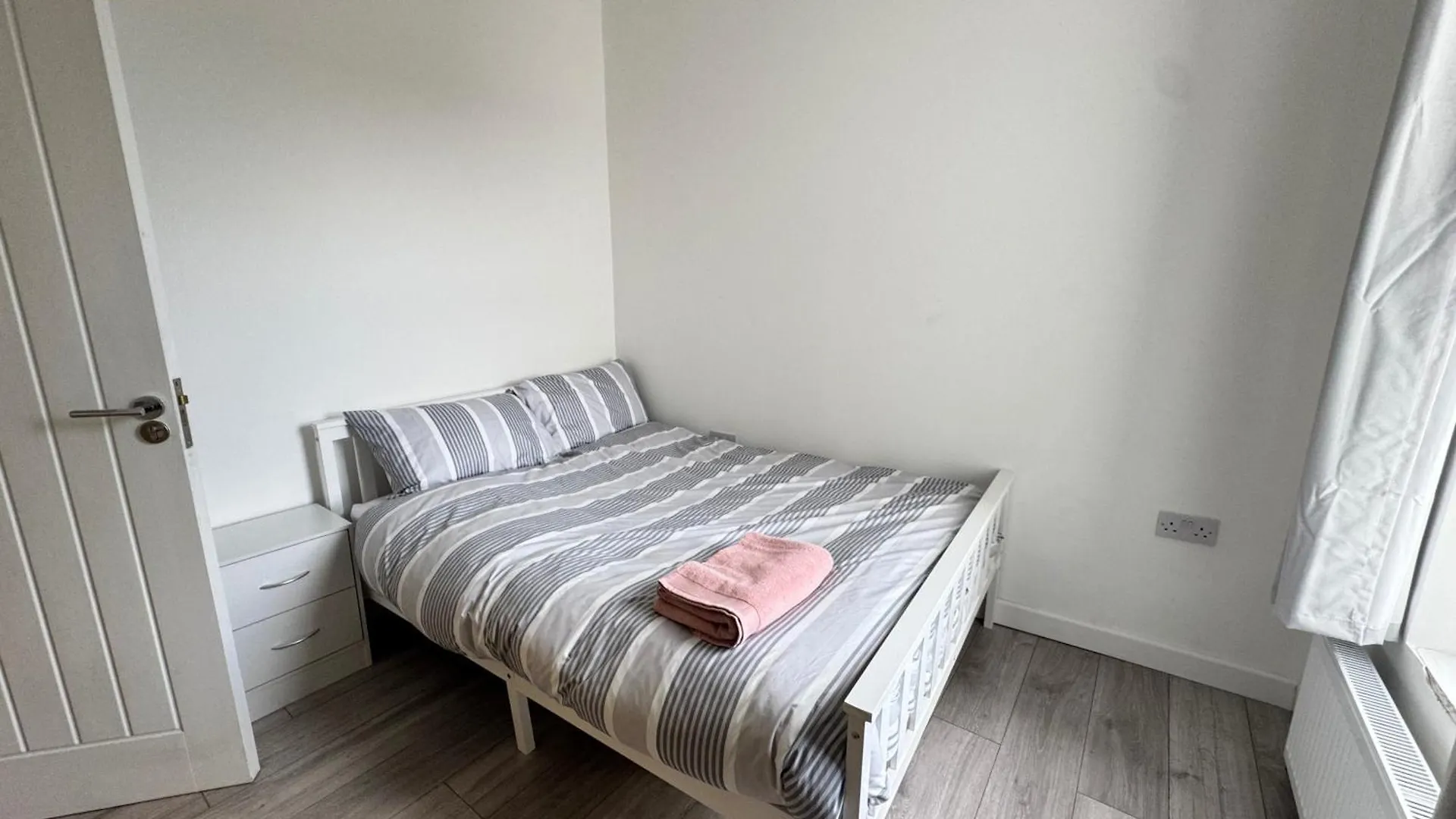 Three Double Rooms In Spacious Home Belvedere 0*,  United Kingdom