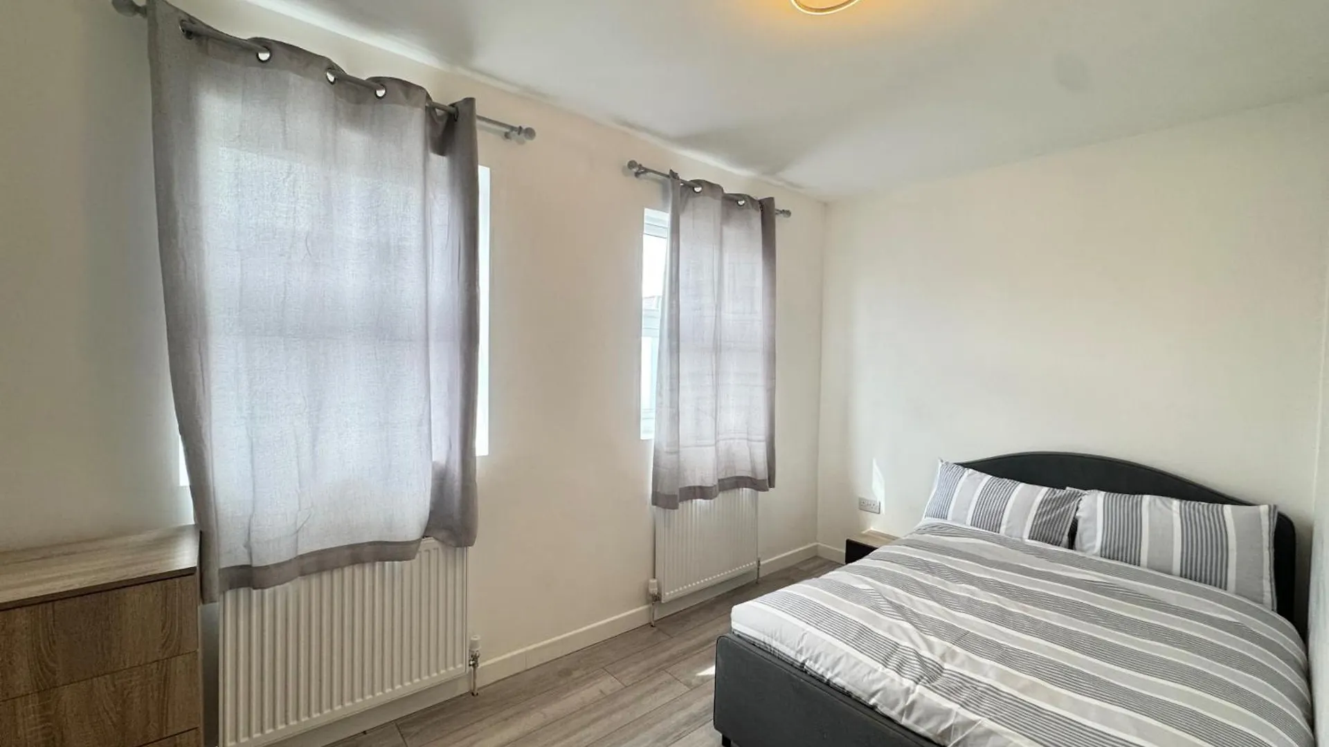 Three Double Rooms In Spacious Home Belvedere