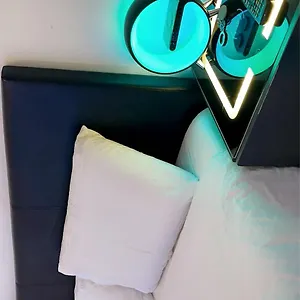  Apartment Cozy Double With En-suite: Smart Amenities & Shared Living